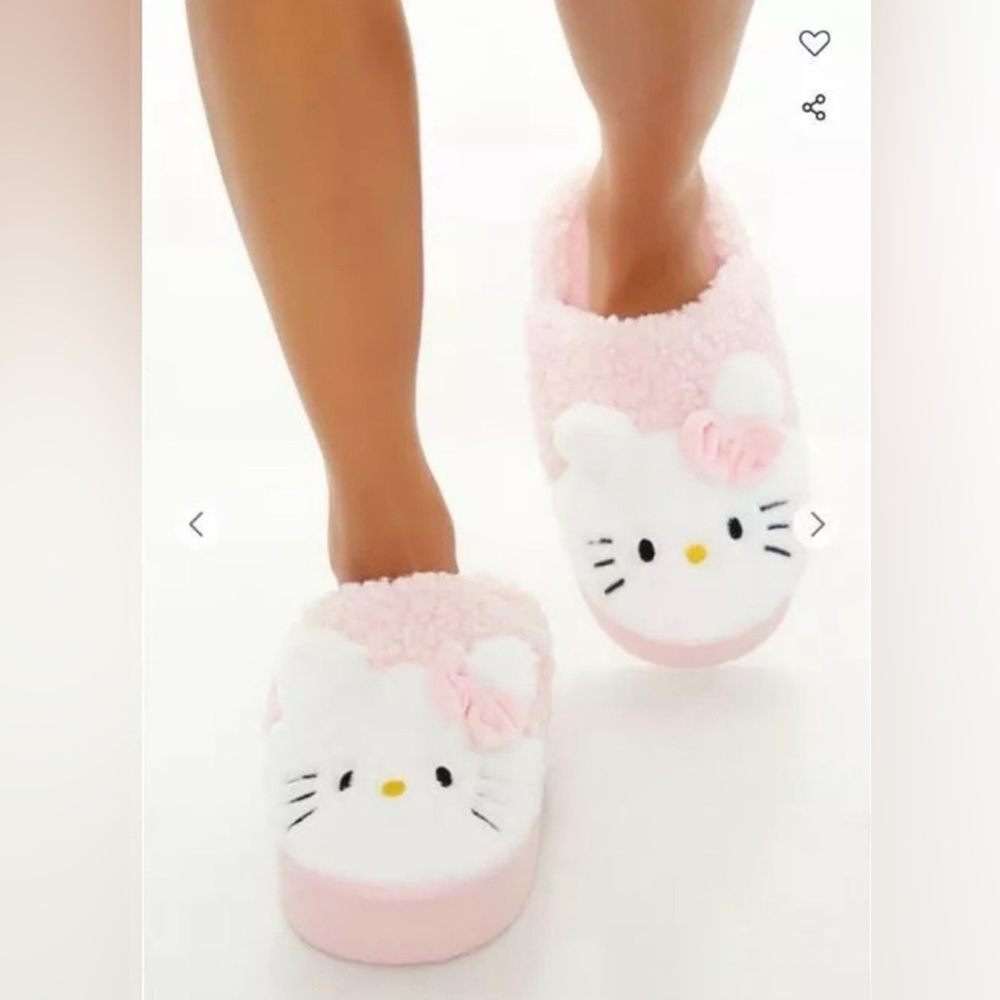 Hello Kitty x Forever 21 Slippers M Pink
Multi NWT Sanrio
